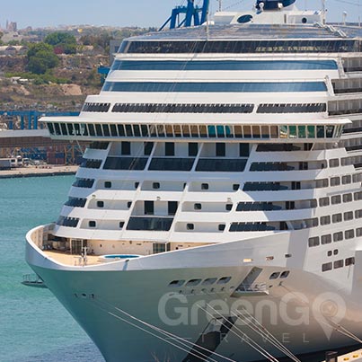 galapagos-vs-caribbean-large-ship