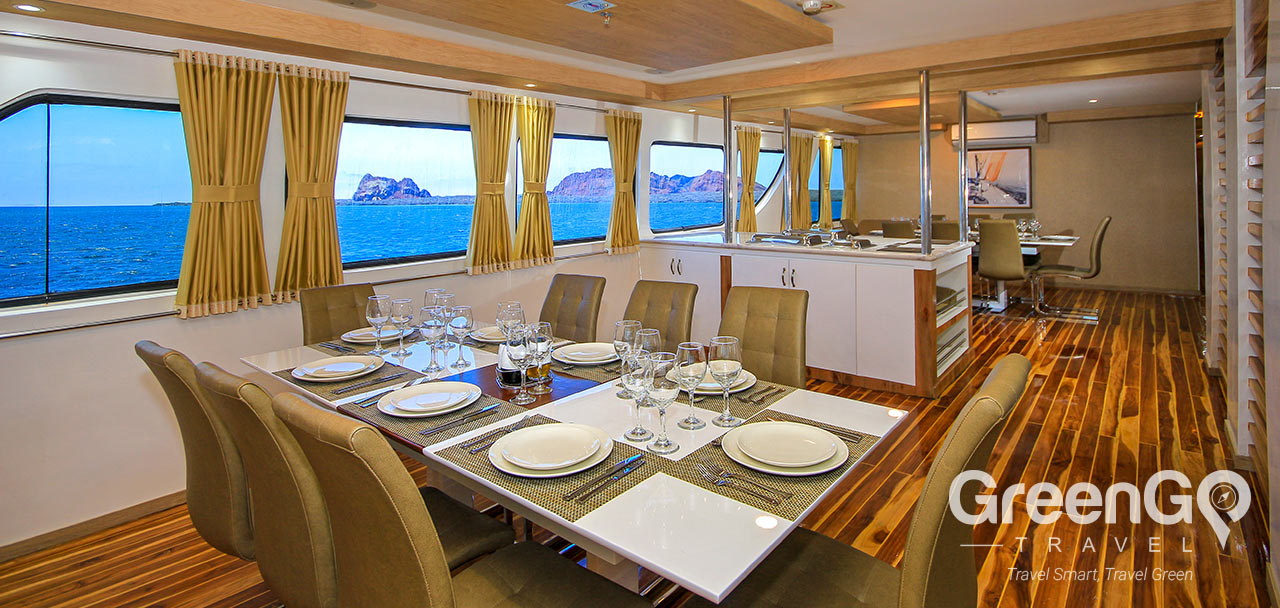 Grand Queen Beatriz - Dining Room